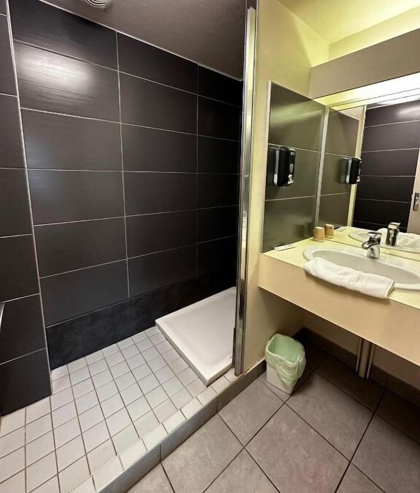 LOGIS HOTEL AU TERMINUS 44/45
