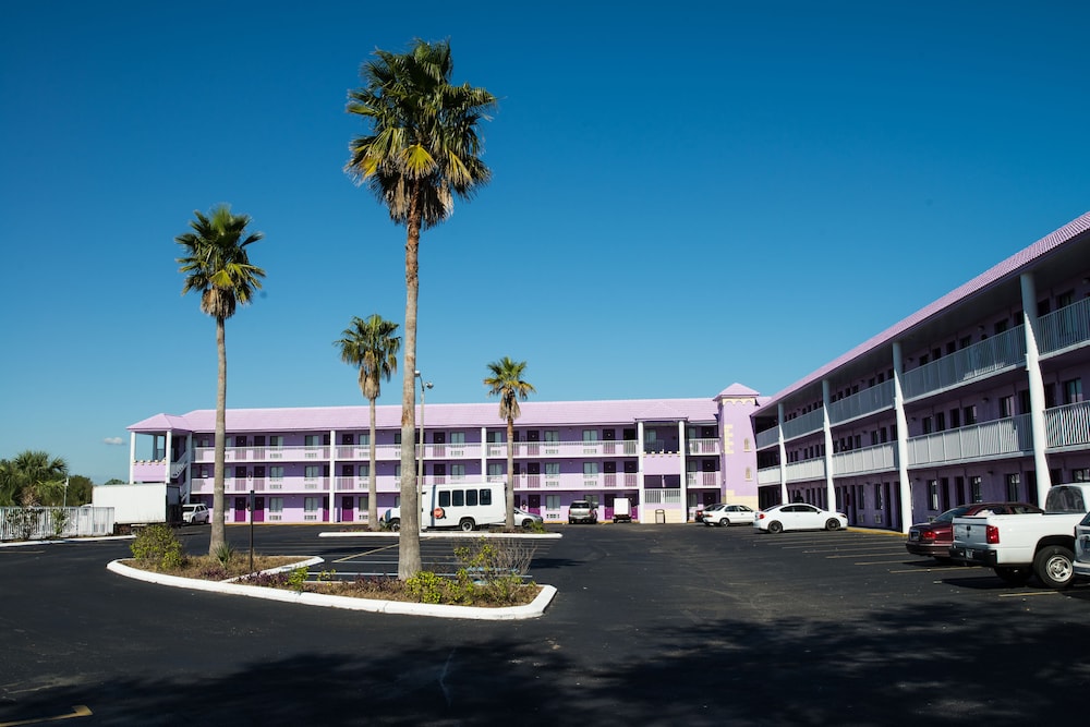 Howard Johnson by Wyndham Orlando Lake Buena Vista South in KISSIMMEE - FL