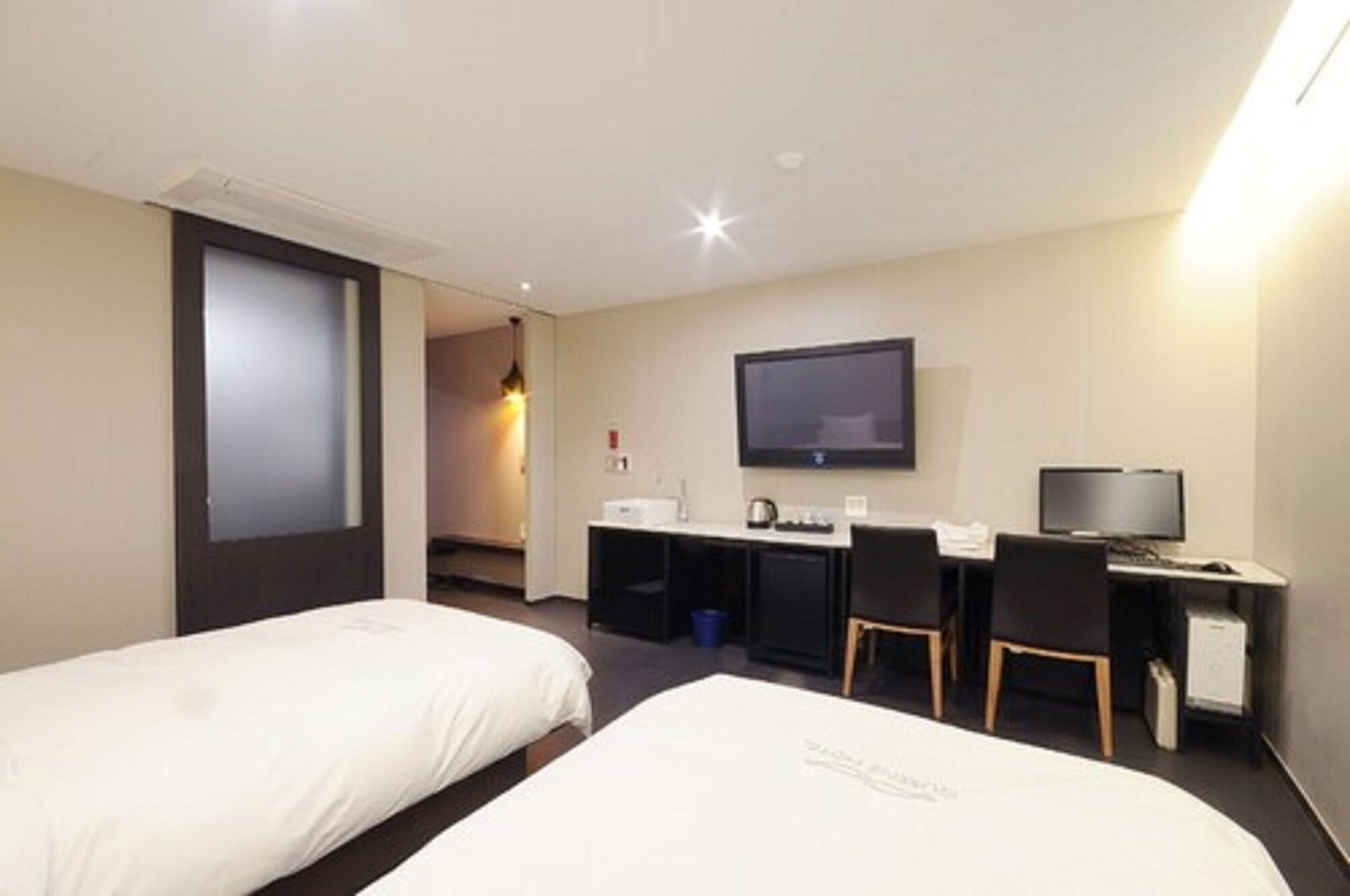 Room, Triple, 1 King and 1 Single Beds