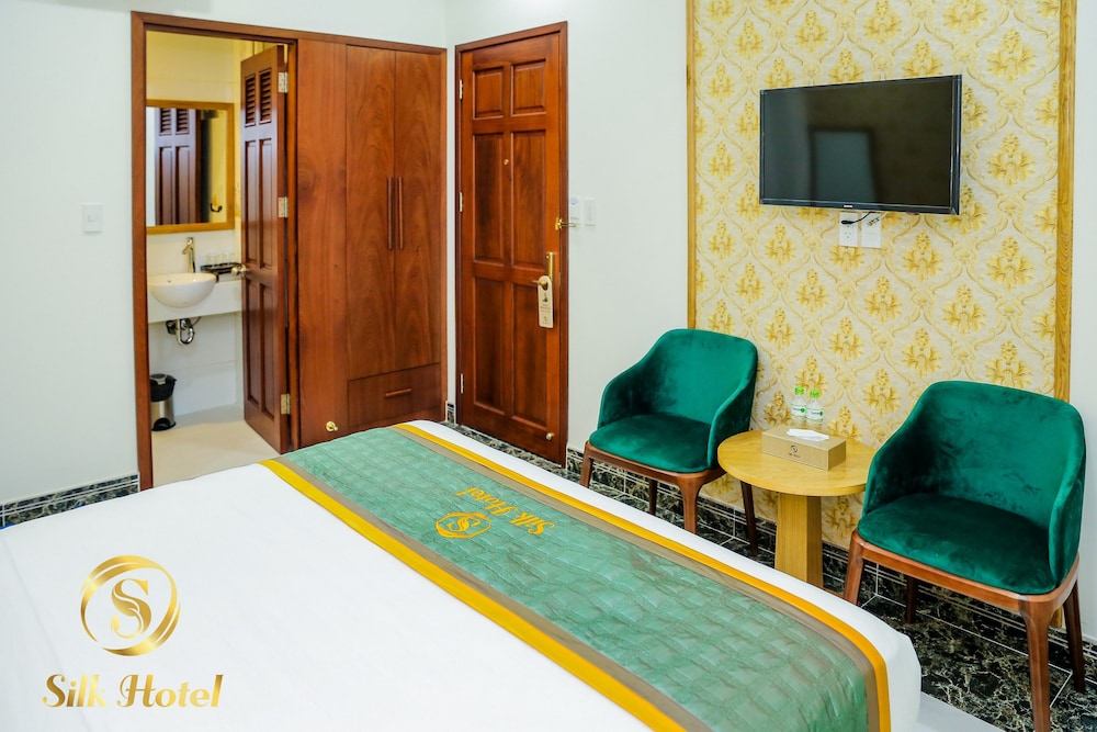 RedDoorz Plus near Tan Son Nhat airport 2 45/50