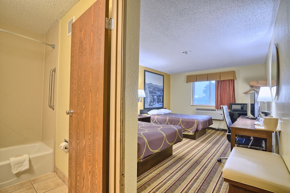 Super 8 by Wyndham Latham/Albany Airport 23/36
