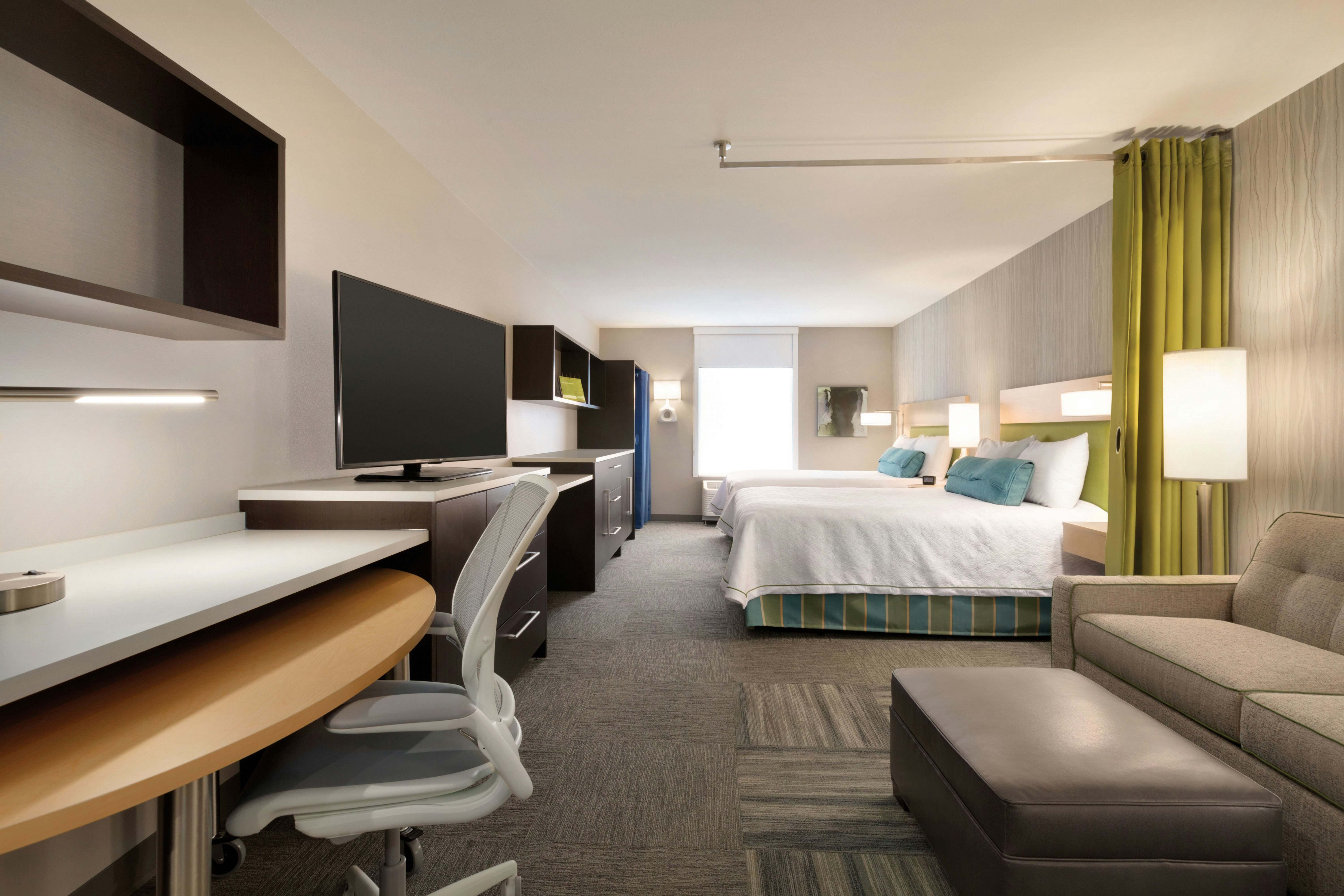 STUDIO, 2 QUEEN BEDS