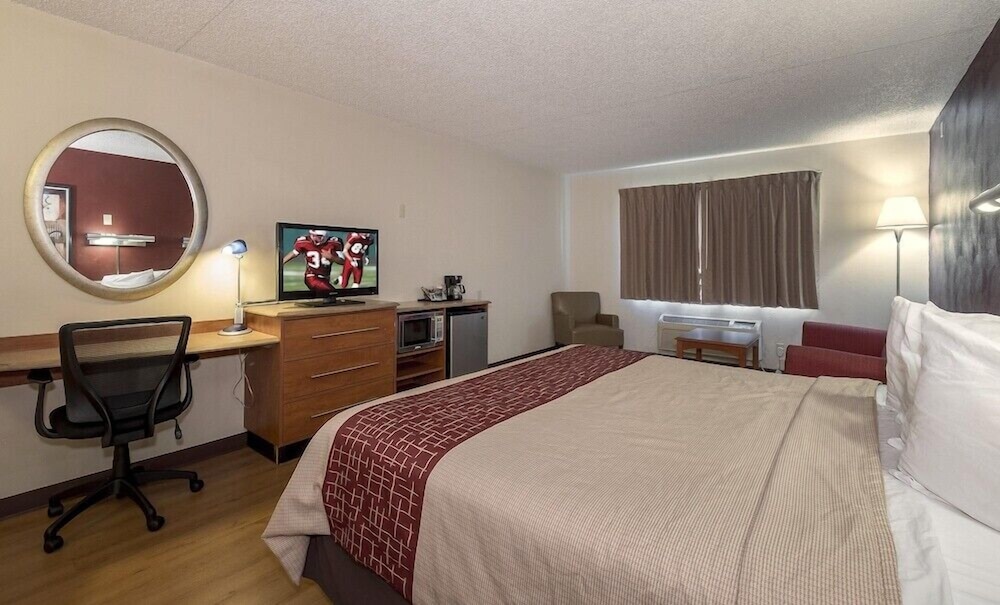 Red Roof Inn and Suites Cleveland - Elyria 25/64