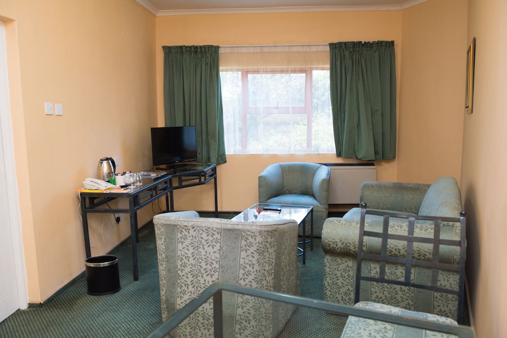 Crossroads Hotel 46/58