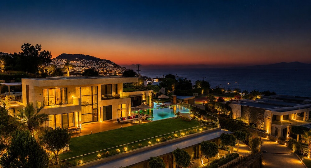 Mare Deluxe Residences and Villas 2/57