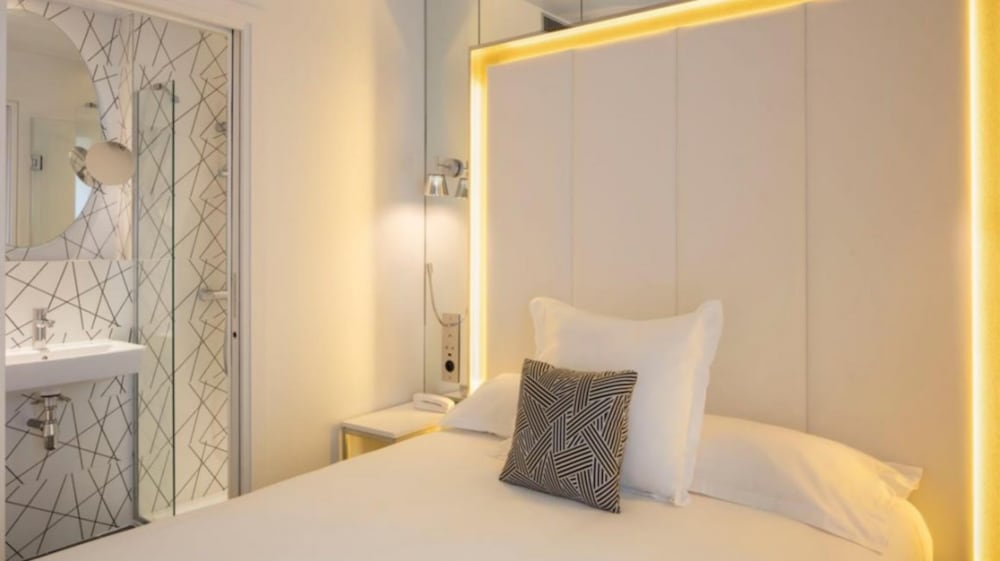 Nouvel Hotel 12/55