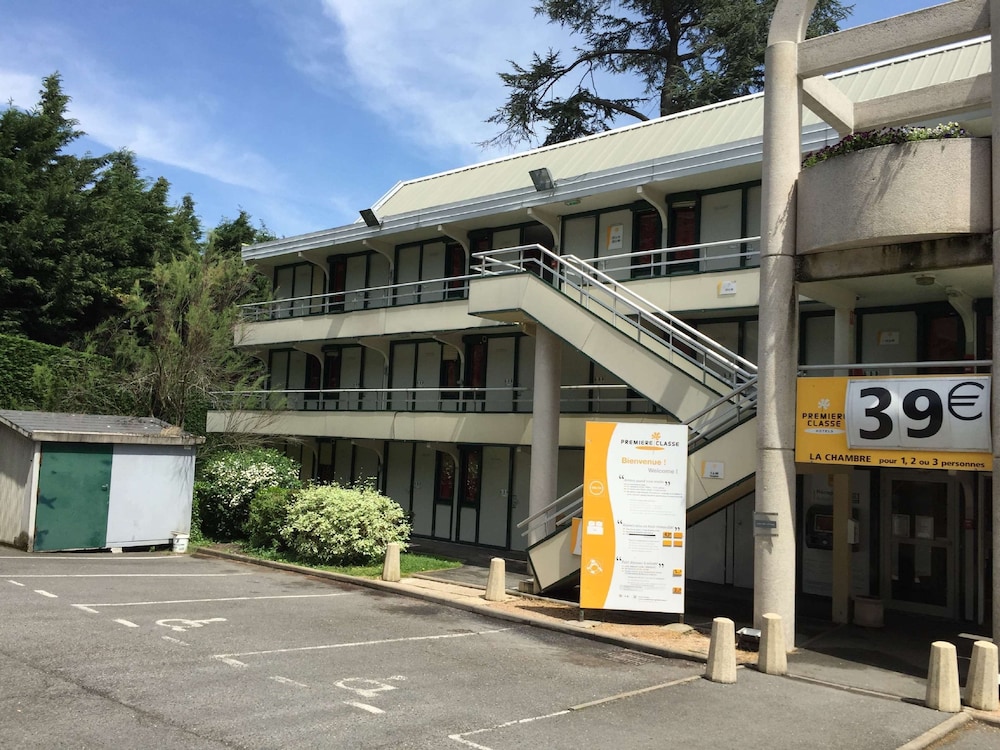PREMIERE CLASSE SAINT ETIENNE NORD - VILLARS 58/63