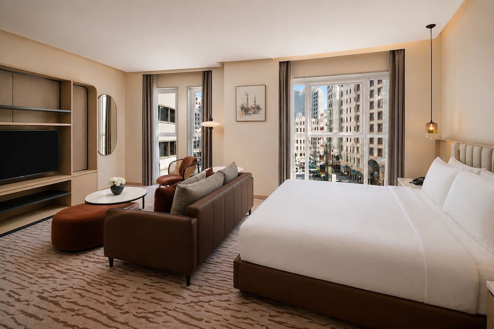 Palm, Junior Suite, King Bed, Bathtub