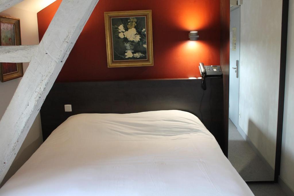 AUBERGE DE LA TOUR 9/26