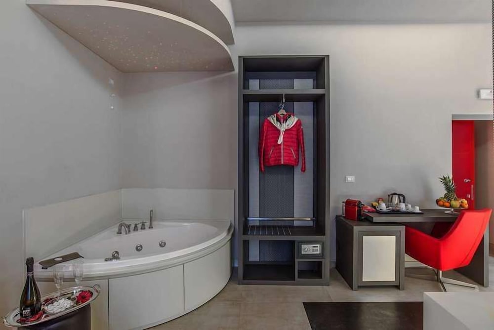 Via Veneto Prestige Rooms 56/59