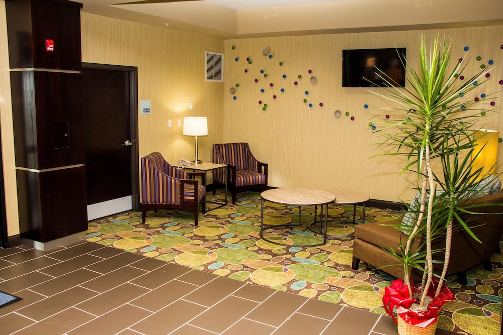 Holiday Inn Express & Suites Sikeston 9/30