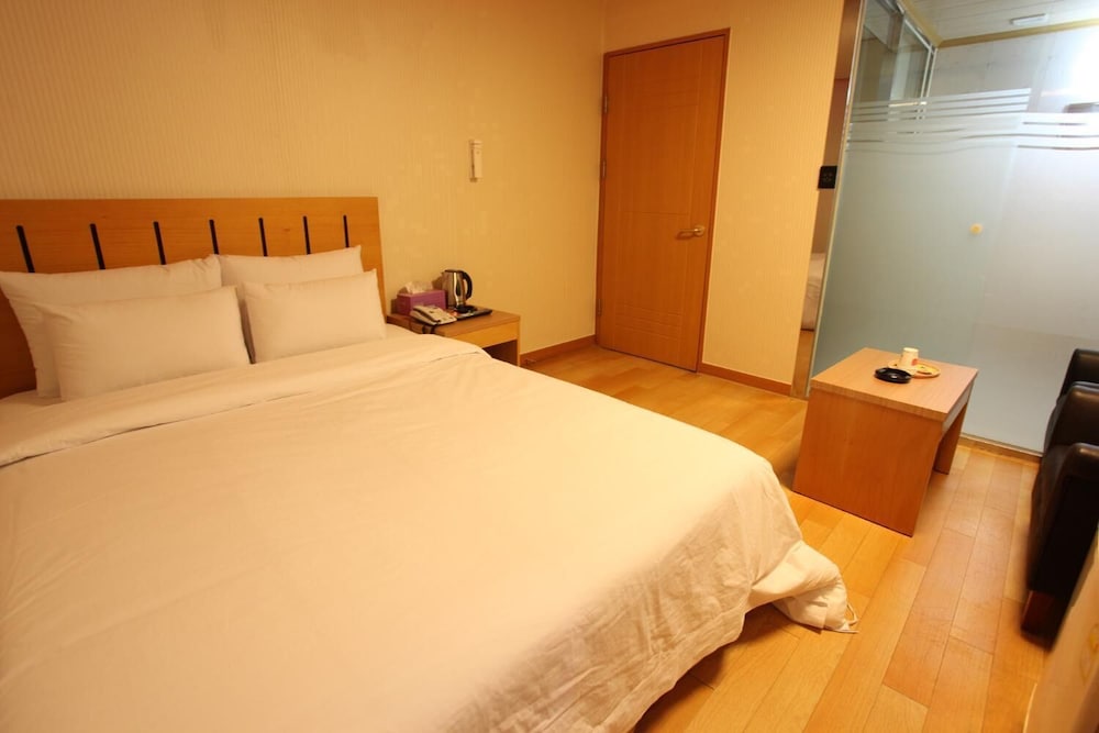 Prince Hotel 2/20