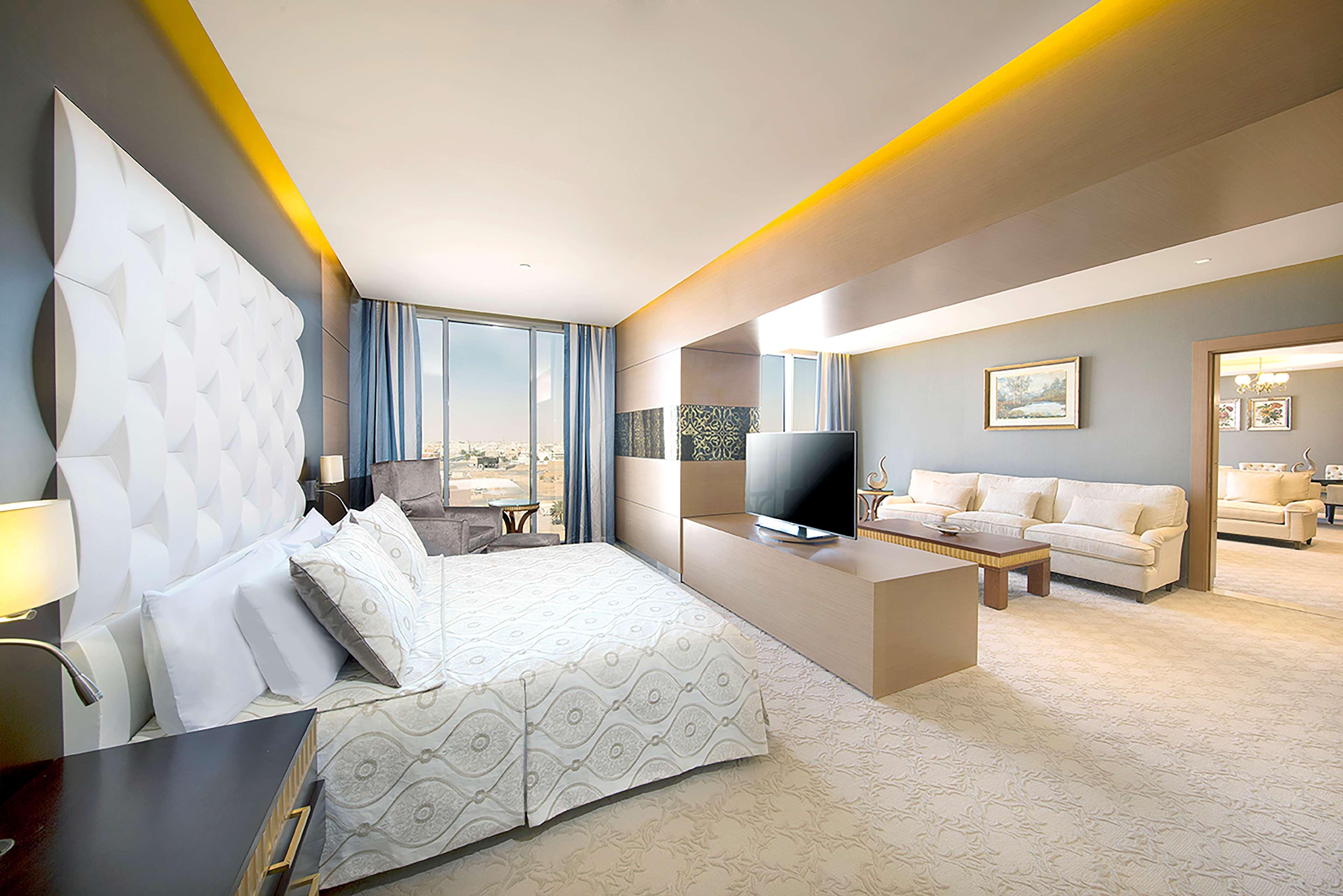 1 BEDROOM, DELUXE, SUITE, KING BED, KITCHENETTE