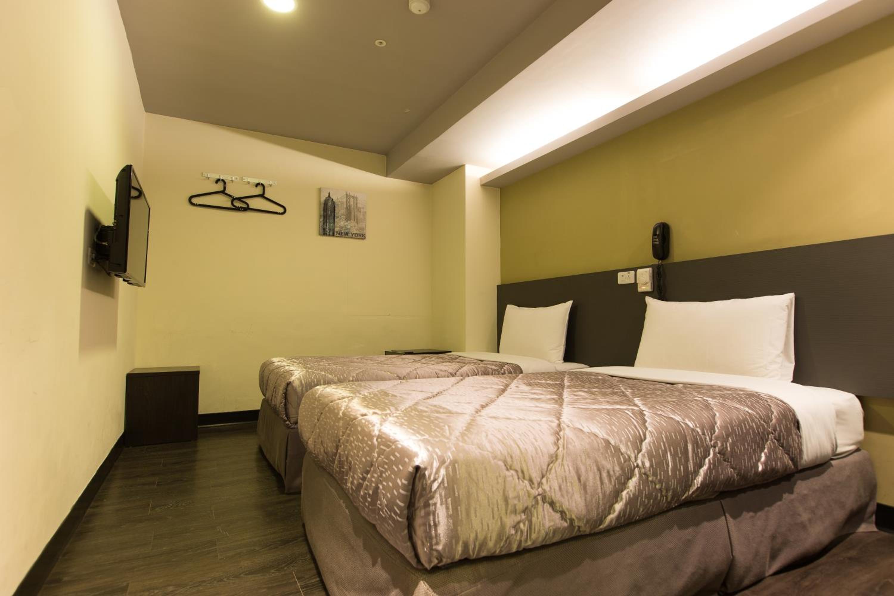 Budget, Twin Beds, No Window