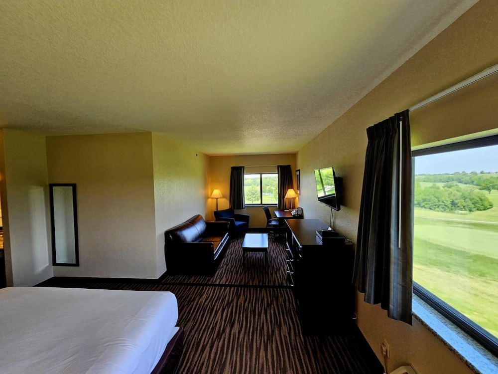 جناح تنفيذي بسرير كينج مع أريكة، Cobblestone Inn and Suites Maryville 2/10