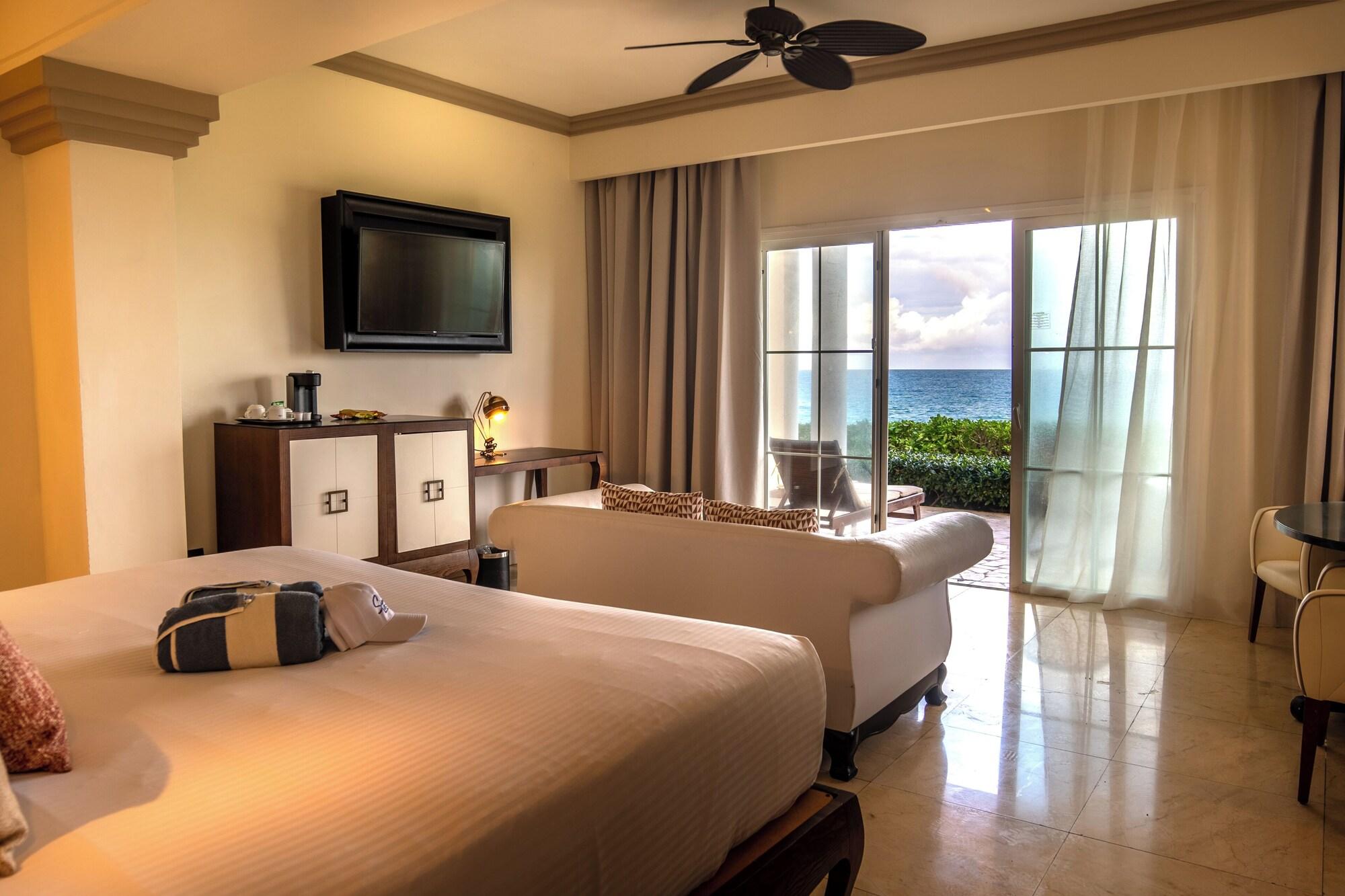 Suite, Villa, Ocean Front, Signature Level