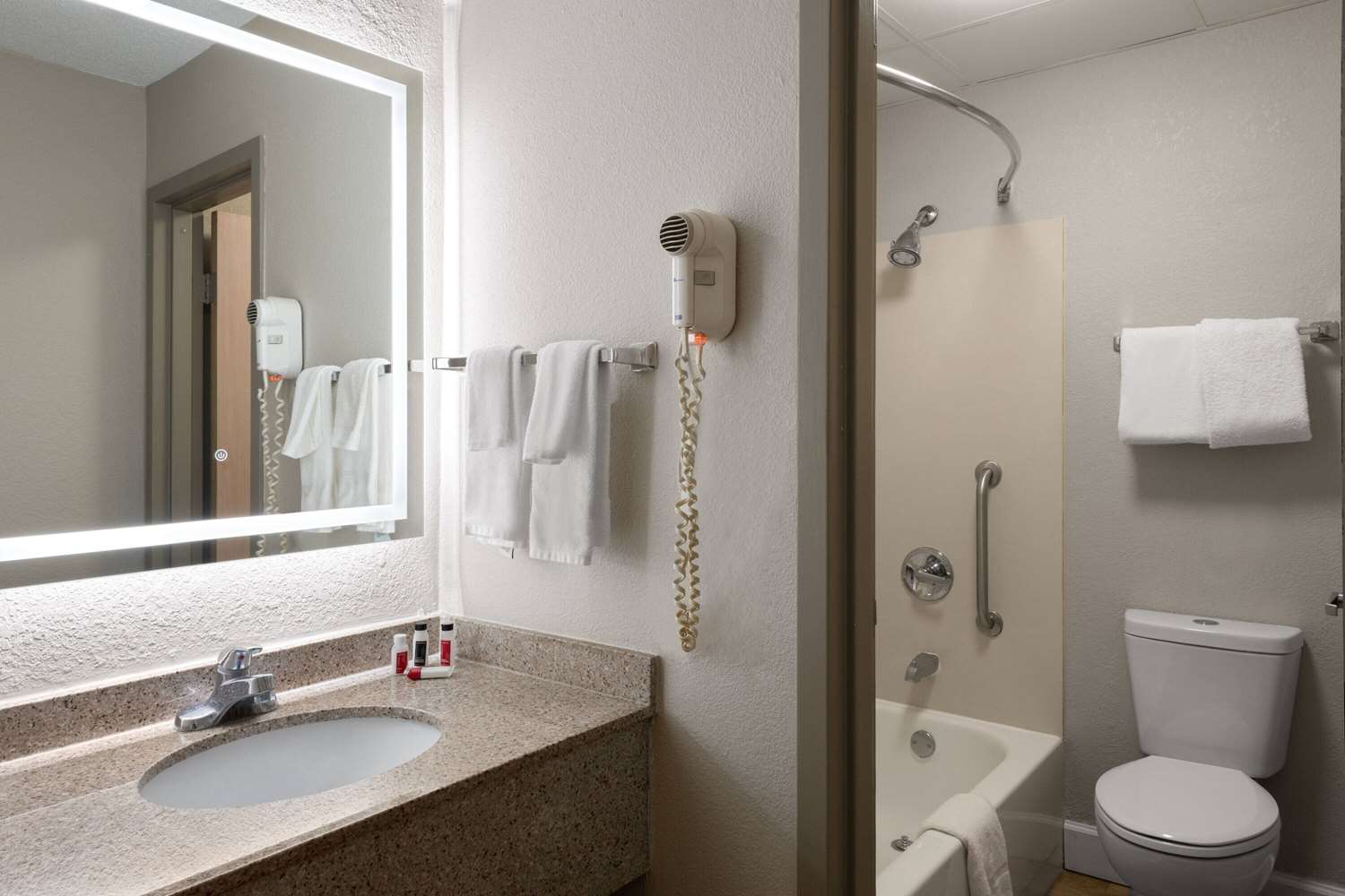 Days Inn by Wyndham Florence Near Civic Center 43/47