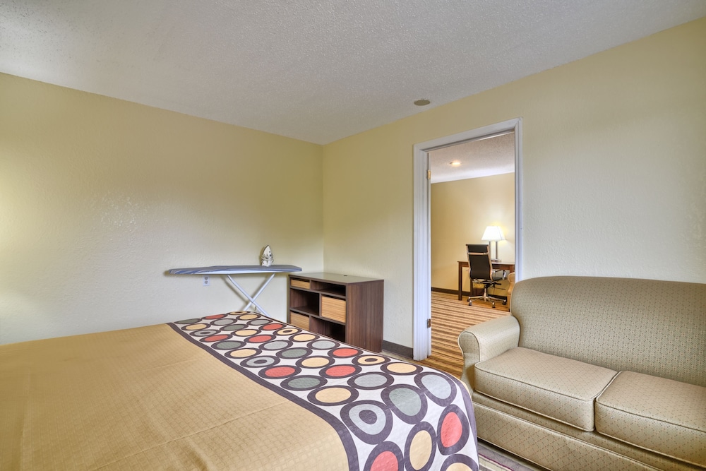 Super 8 by Wyndham Latham/Albany Airport 16/36