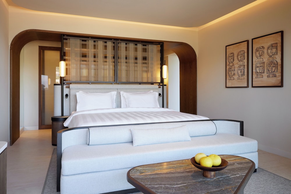1 Bedroom, Collection, Suite, King Bed, Sea View, Sofa, Private Pool، Daios Cove 4/9