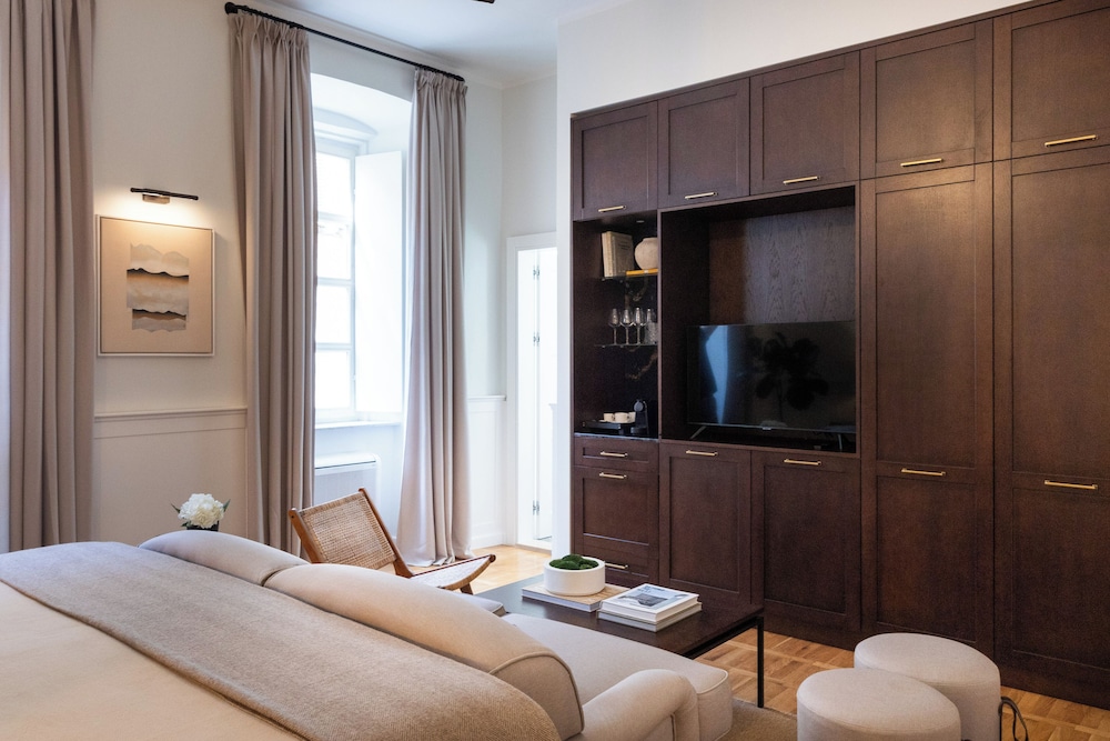 Deluxe, Studio, Suite, King Bed