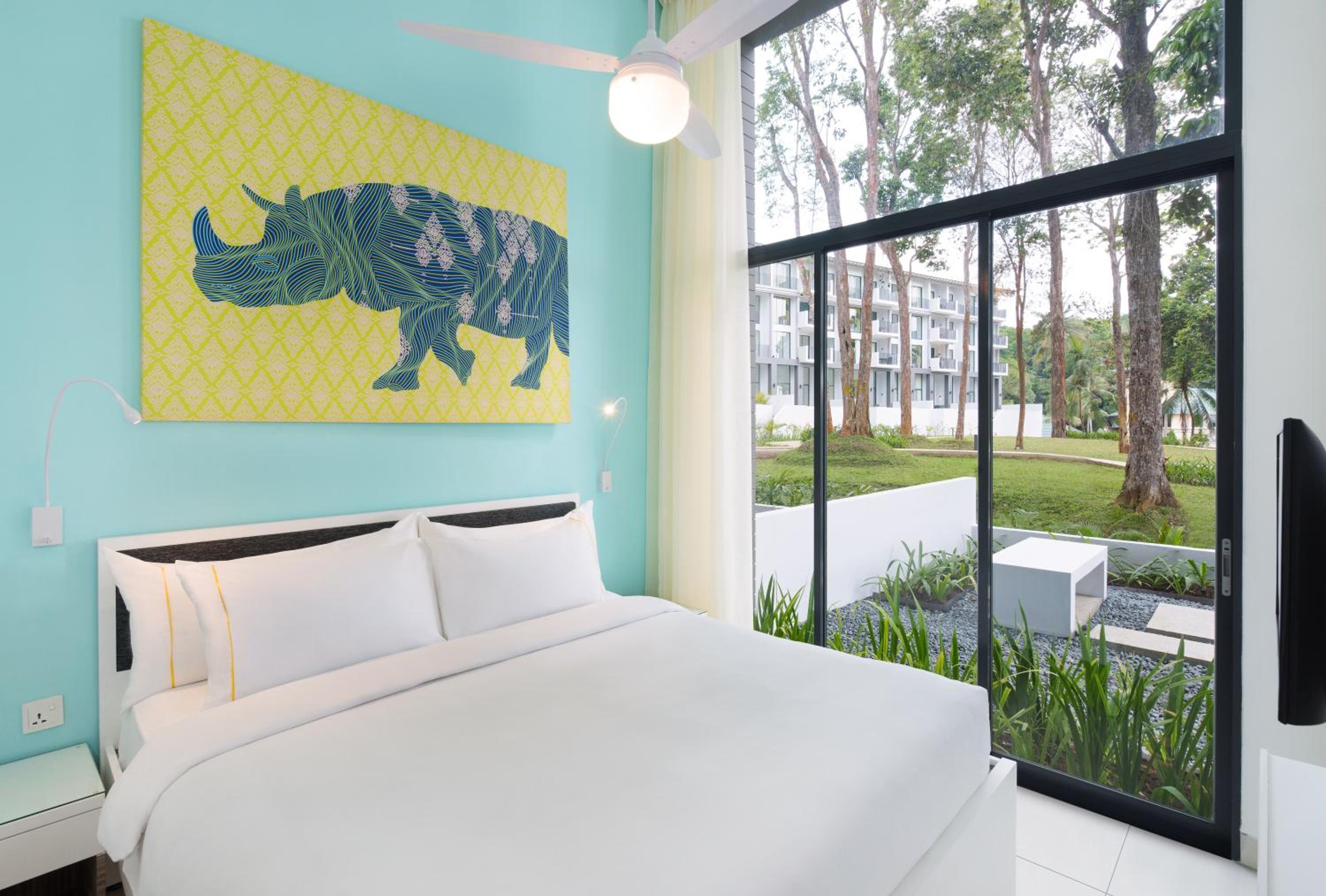 1 BEDROOM, LOFT, QUEEN BED