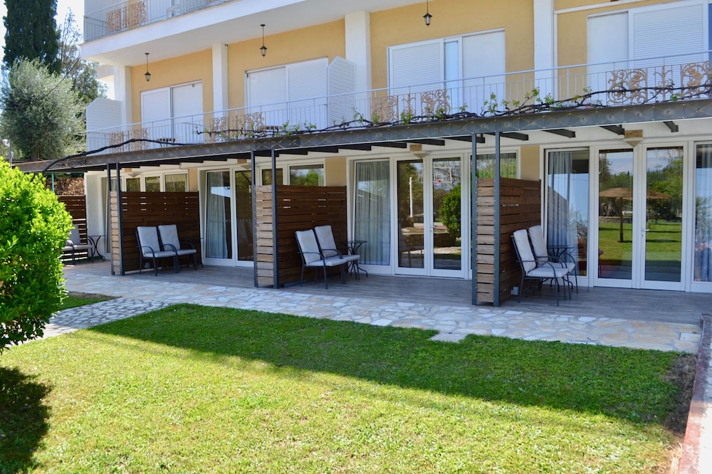 Paloma Blanca Hotel 48/55