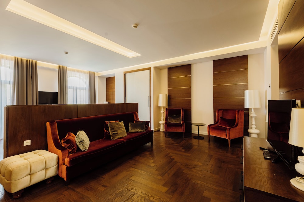 Golden Palace Batumi Hotel & Casino 30/50