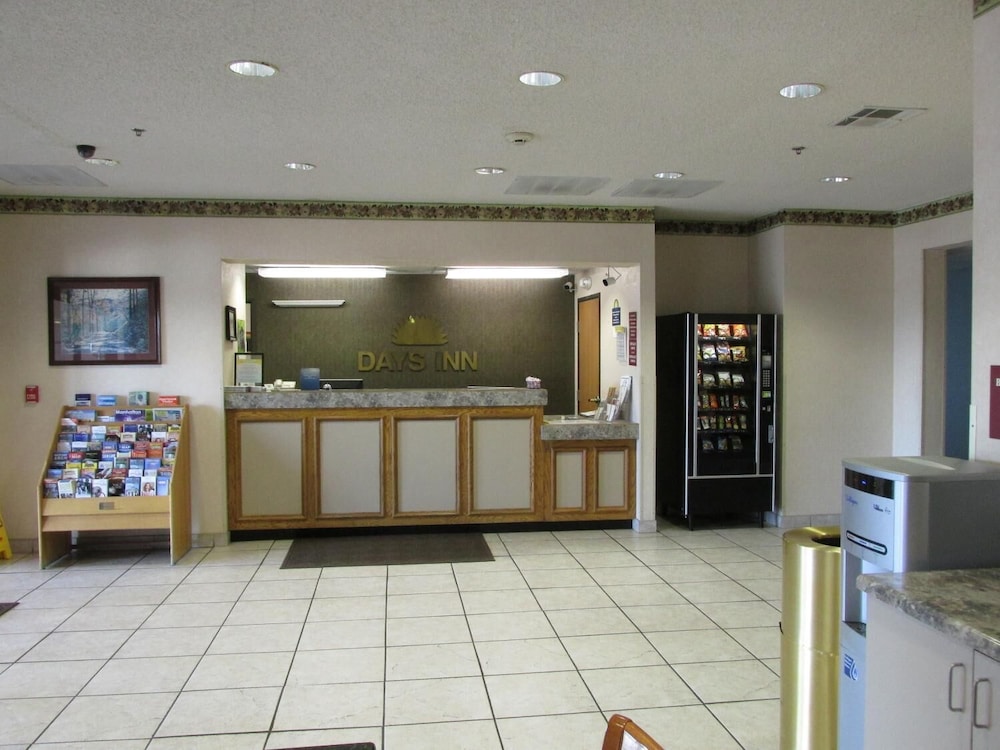 Days Inn By Wyndham Jefferson City 5/24