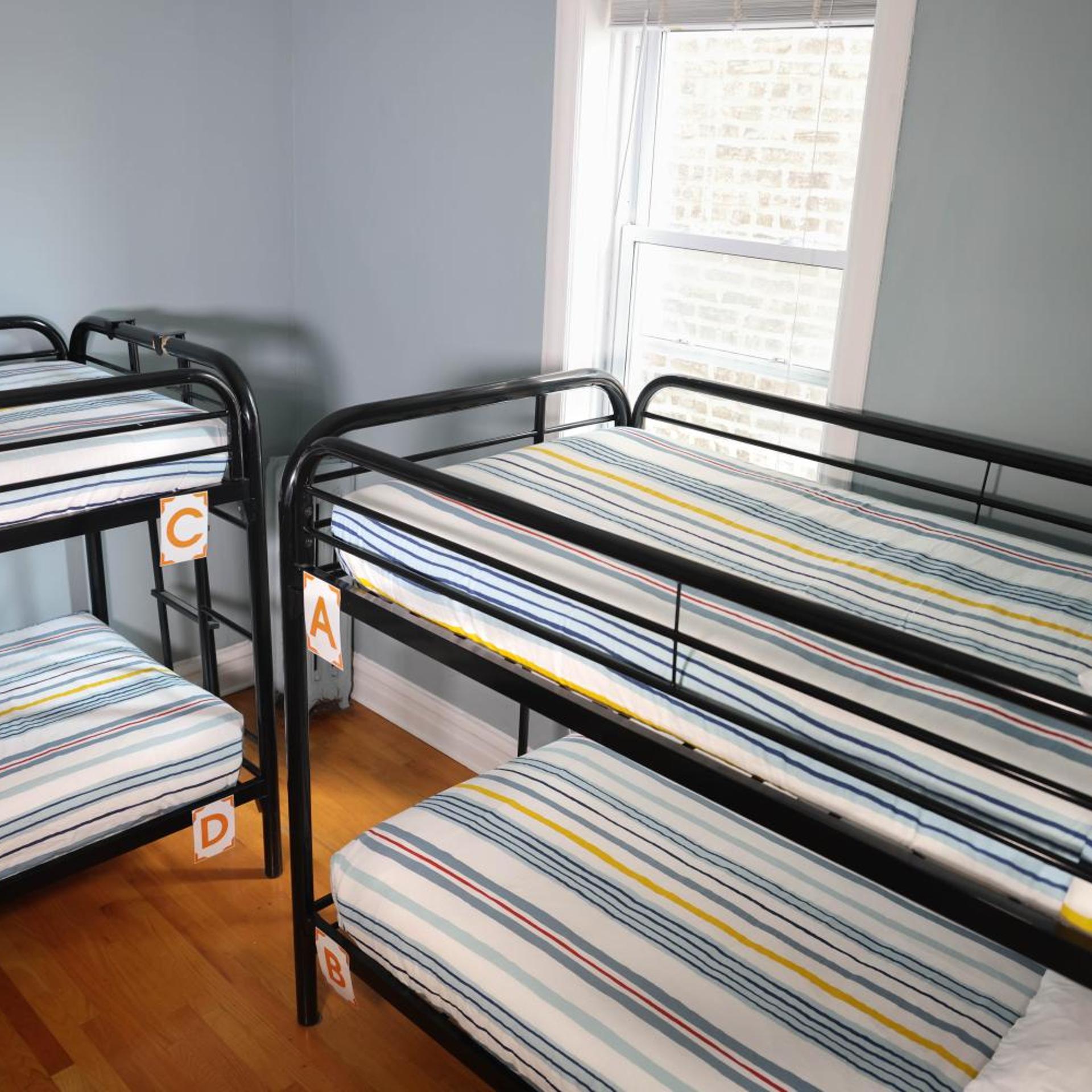 Wrigley Hostel - Adults Only 32/48