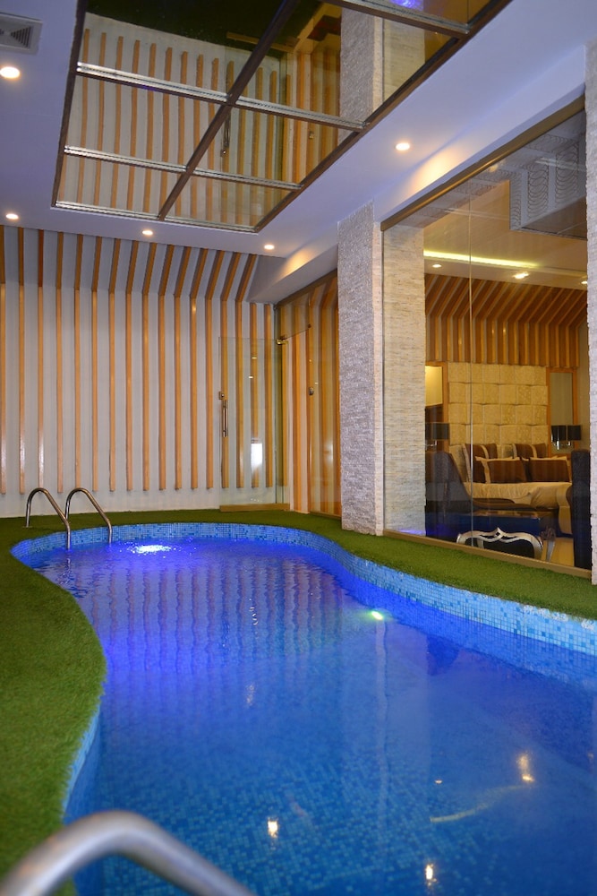 Hilton Suites 42/67