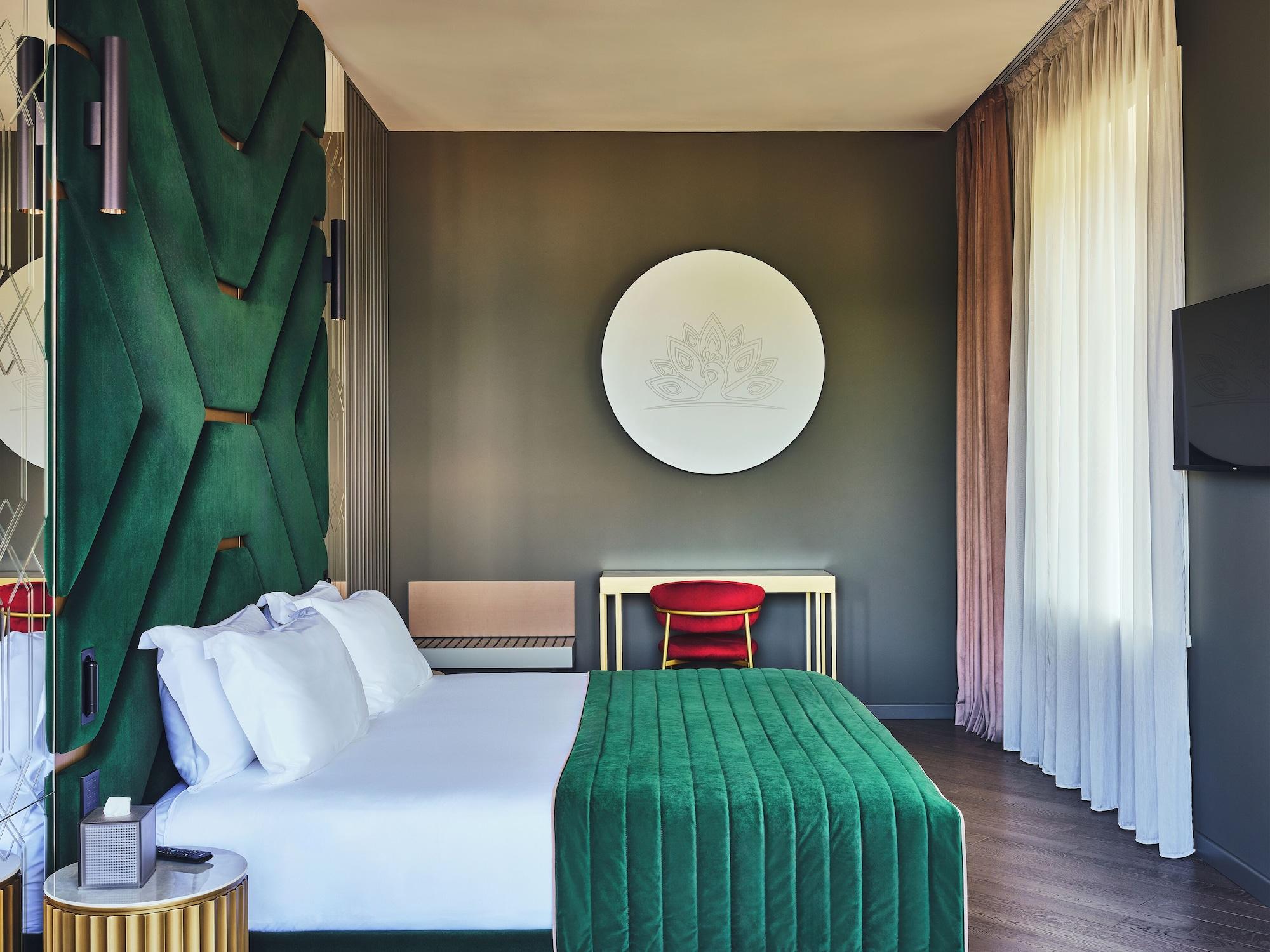 Peacock, Suite