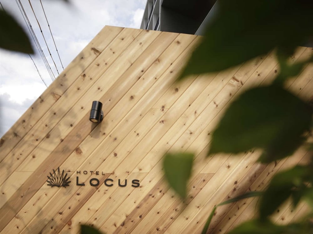 Hotel Locus 10/84