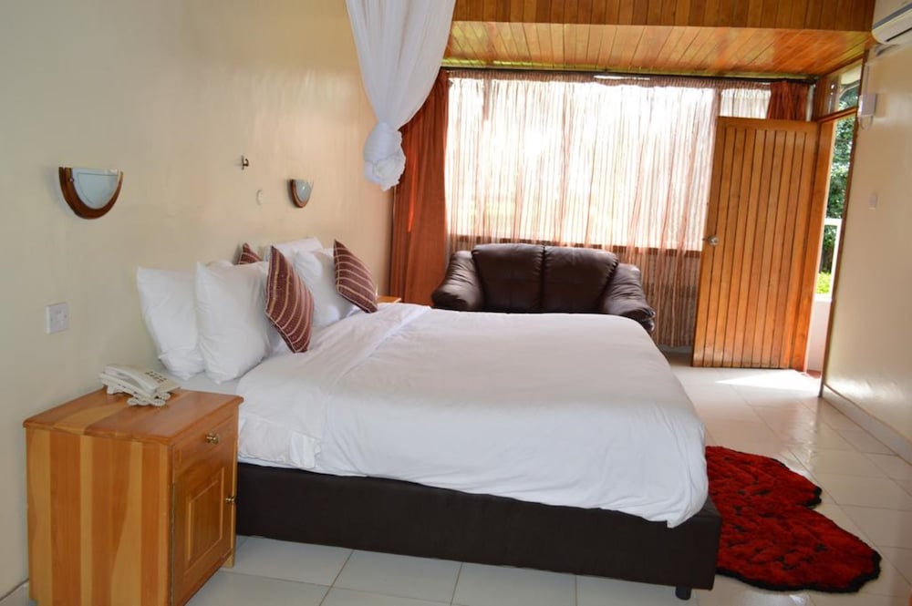 Golf Hotel Kakamega 15/50