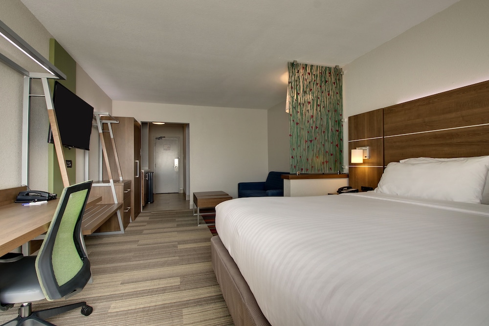 Holiday Inn Express Suites Wapakoneta 14/57