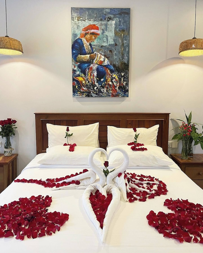 4 BEDROOMS, VILLA