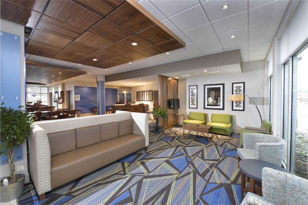 Holiday Inn Express Suites Millersburg 12/52
