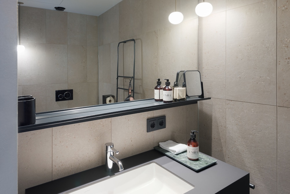 EmiLu Design Hotel 46/50