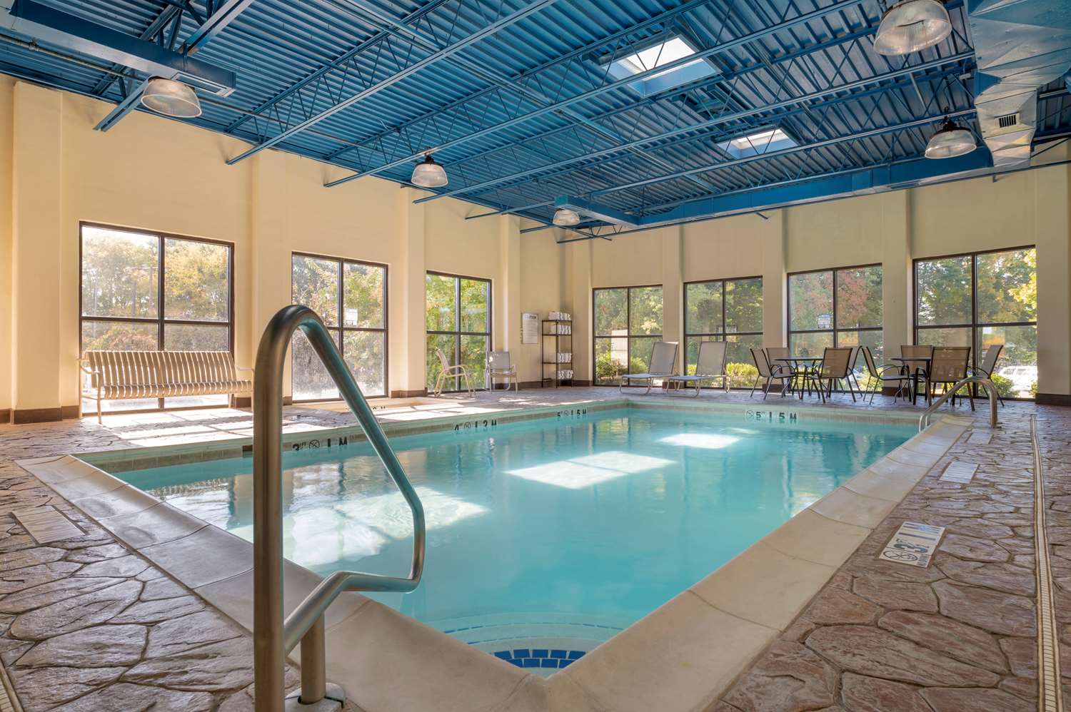 Best Western Louisville East Inn & Suites 19/38