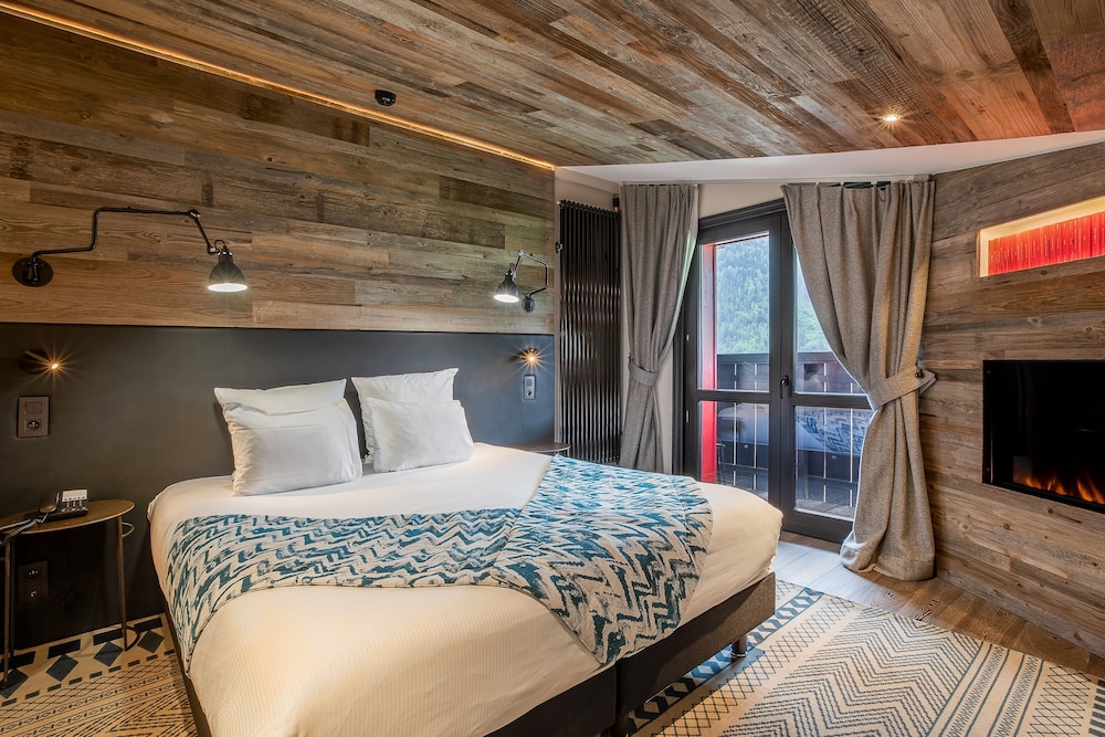Romantic, Residence, Suite, Double Bed, Mountain View