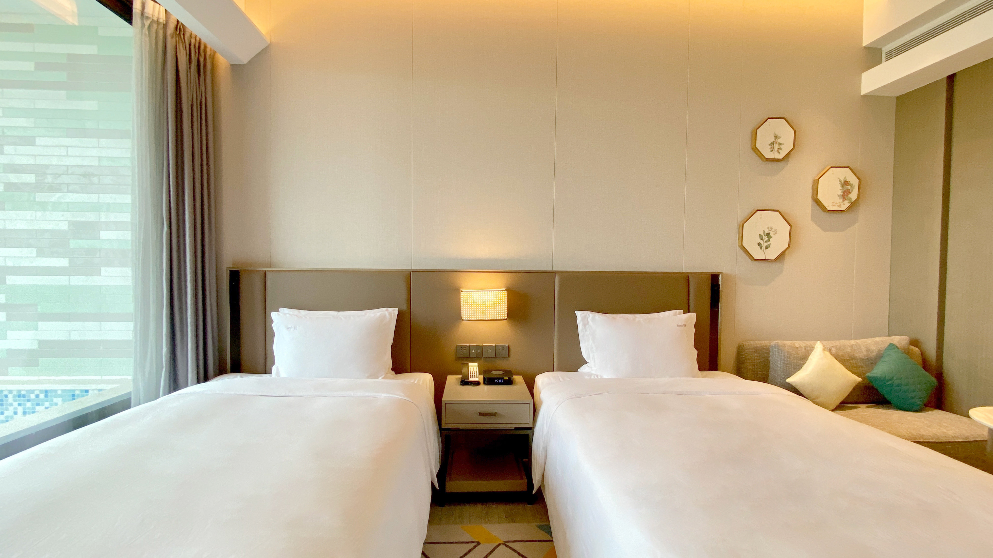 Standard, Twin Beds, Lake View