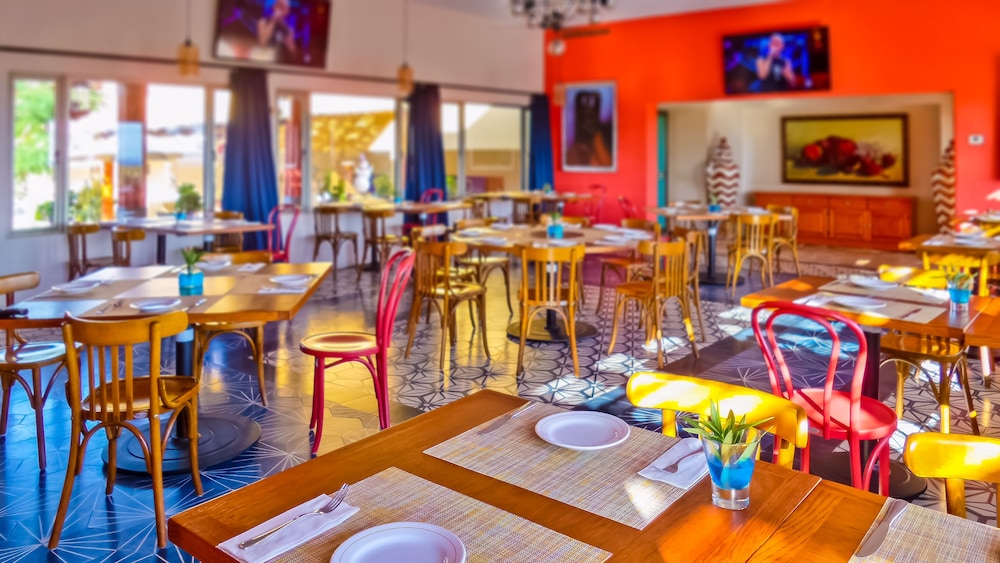 Los Patios Hotel 41/57