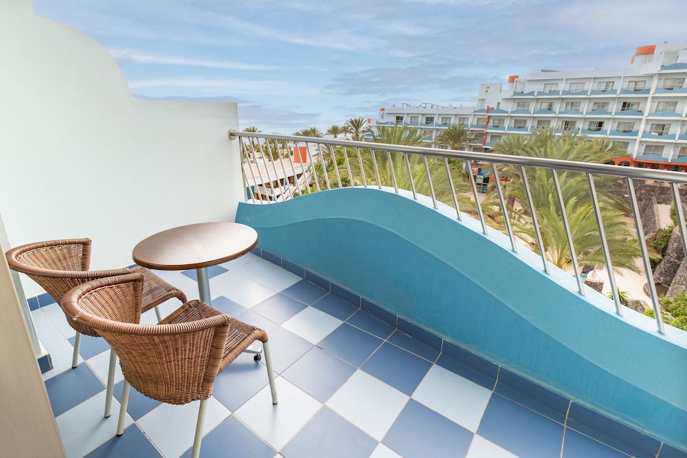 R2 Hotel Pajara Beach 6/48