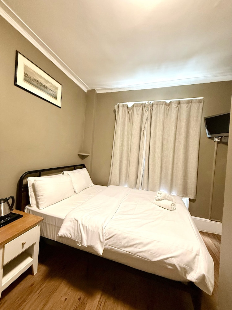 Ebury House Hotel 10/50