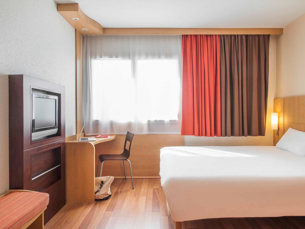 Ibis Cholet 10/36