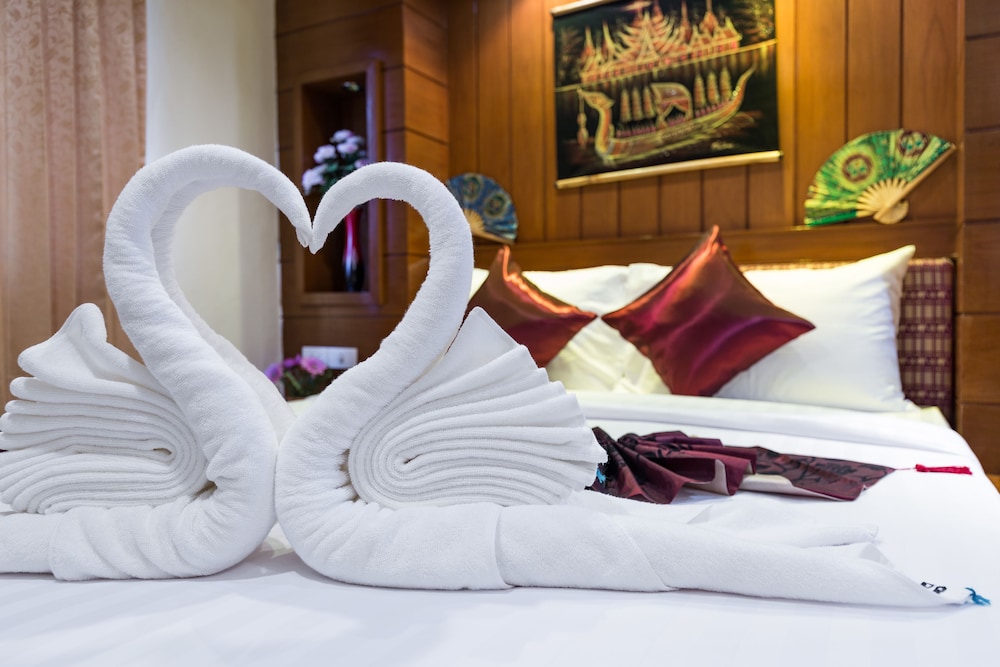 P R Patong Hotel photo4