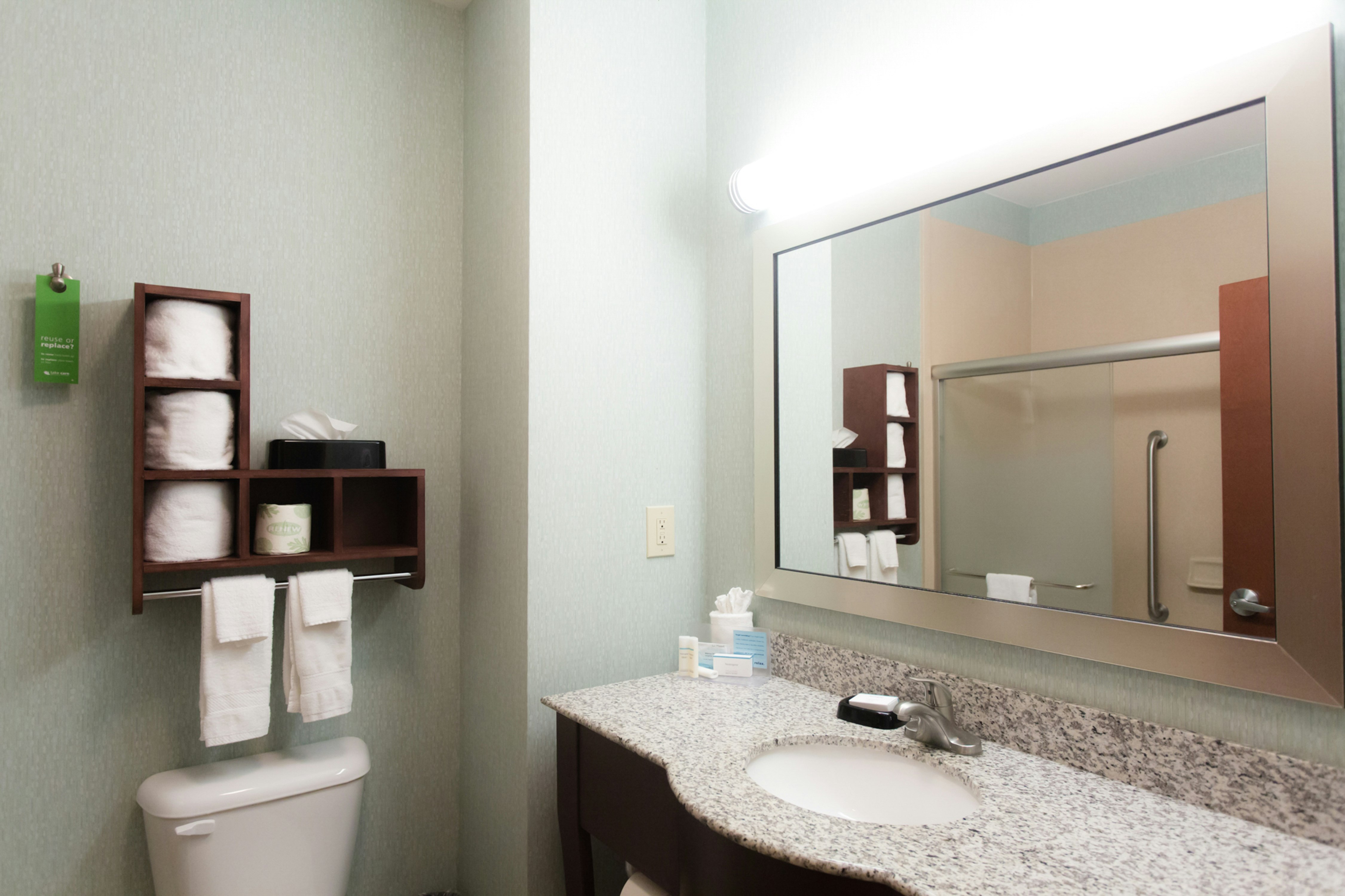 Room, 2 Queen Beds, Hampton Inn And Suites Middlebury In 5/5