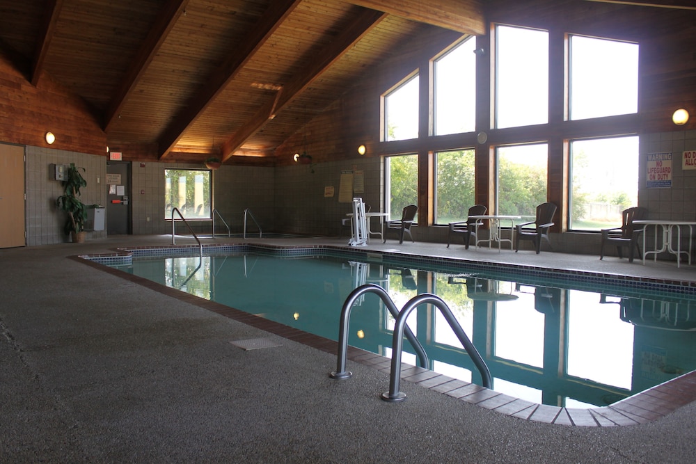 AmericInn By Wyndham West Burlington 18/45