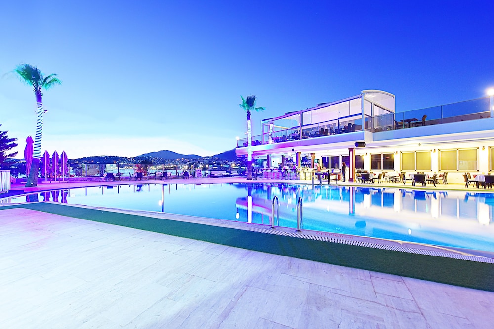 Tropicana Beach Apartments 25/38