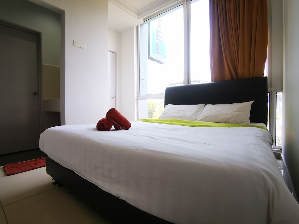 Clover Hotel 12/37