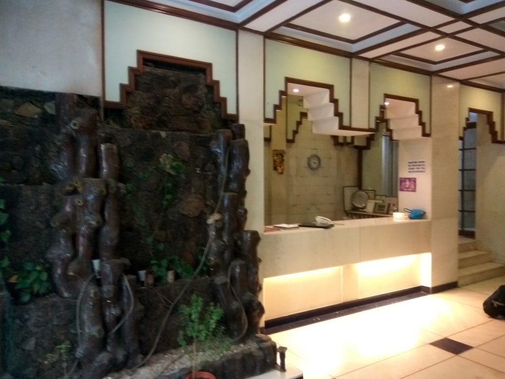 Garden Hotel 6/50